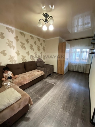 
   Продам 2-комнатную, 36.8 м², Победы б-р, 60

. Фото 2.