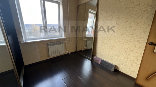 
   Продам 4-комнатную, 82.3 м², Михайлова ул, 17

. Фото 2.