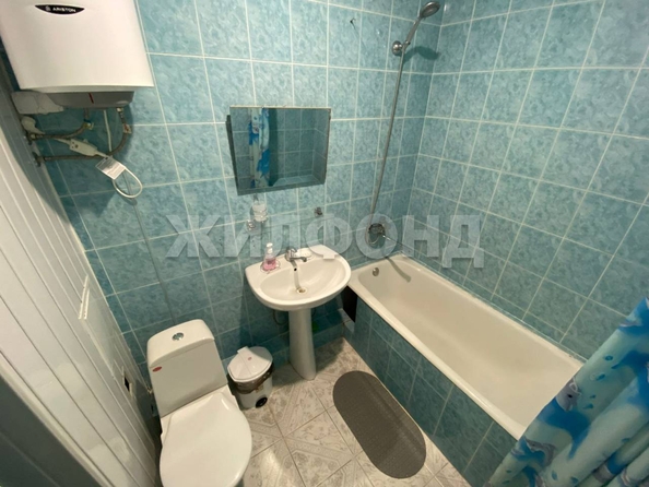 
   Продам 1-комнатную, 19 м², Победы пер, 153

. Фото 4.