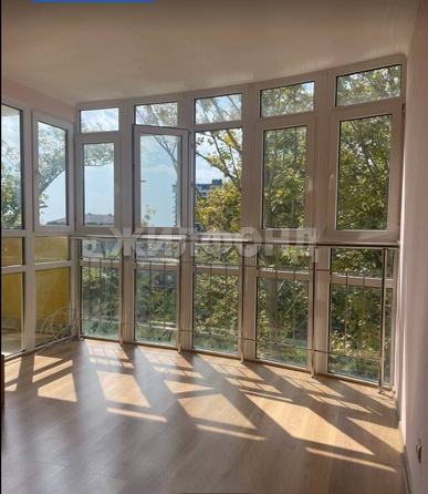 
   Продам 1-комнатную, 42 м², Ленинградская ул, 26а

. Фото 1.