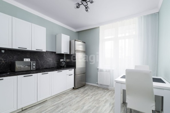 
   Продам 1-комнатную, 39.4 м², Героя Яцкова И.В. ул, 19

. Фото 4.