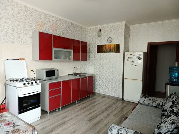 
   Продам 2-комнатную, 76 м², Александра Покрышкина ул, 4/7

. Фото 4.