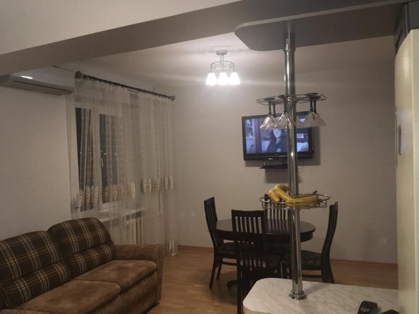 
   Продам 2-комнатную, 104 м², Нахимова ул, д 2

. Фото 6.