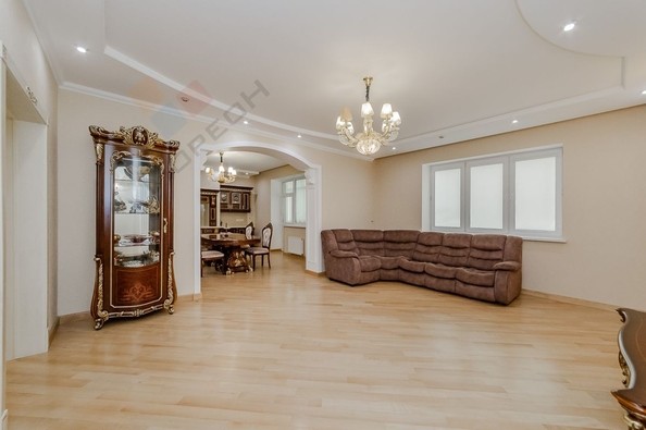 
   Продам 5-комнатную, 188.2 м², Дзержинского ул, 93/1

. Фото 4.