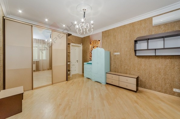 
   Продам 5-комнатную, 188.2 м², Дзержинского ул, 93/1

. Фото 33.