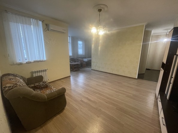 
   Продам 2-комнатную, 66 м², Кати Соловьяновой ул, 84

. Фото 1.