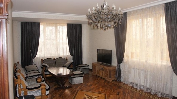 
   Продам 4-комнатную, 130 м², Кати Соловьяновой ул, 199

. Фото 1.