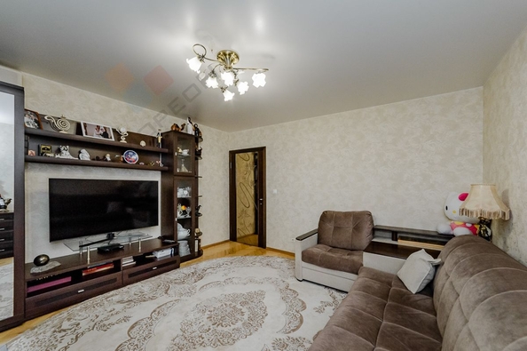 
   Продам 3-комнатную, 64.3 м², Дзержинского ул, 201

. Фото 2.