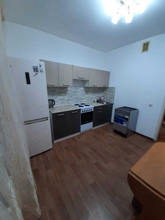 
   Продам 1-комнатную, 38 м², адмирала Меньшикова б-р, 11

. Фото 2.