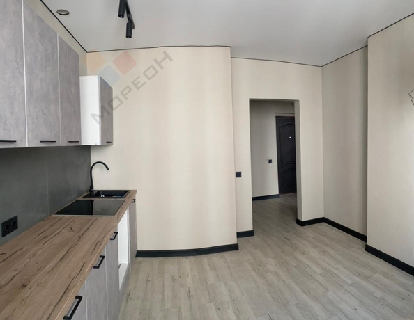 
   Продам 1-комнатную, 44 м², Героя Яцкова И.В. ул, 10

. Фото 3.