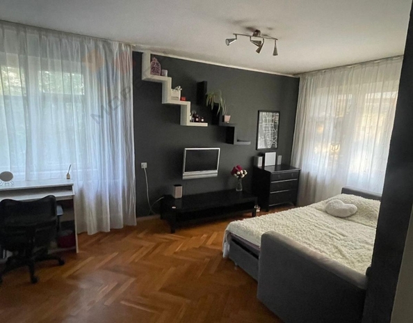 
   Продам 1-комнатную, 31.1 м², Стасова ул, 155

. Фото 1.