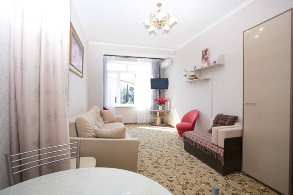 
   Продам 1-комнатную, 40 м², Орбитовская ул, 2Б

. Фото 1.