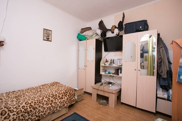 
   Продам 1-комнатную, 14 м², Просвещения ул, 153А

. Фото 2.