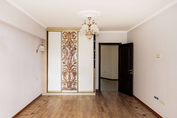 
   Продам 3-комнатную, 150 м², Роз ул, 31

. Фото 15.