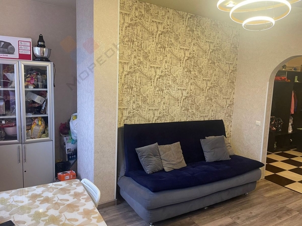 
   Продам 2-комнатную, 65 м², Средняя ул, 81/4

. Фото 3.