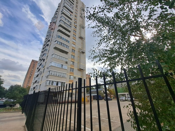 
   Продам 2-комнатную, 70.5 м², Фабричная ул, 4

. Фото 1.