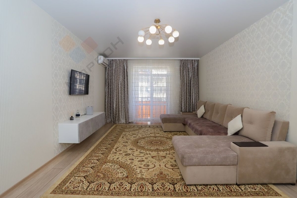 
   Продам 2-комнатную, 61.8 м², Сергея Есенина ул, 133

. Фото 2.