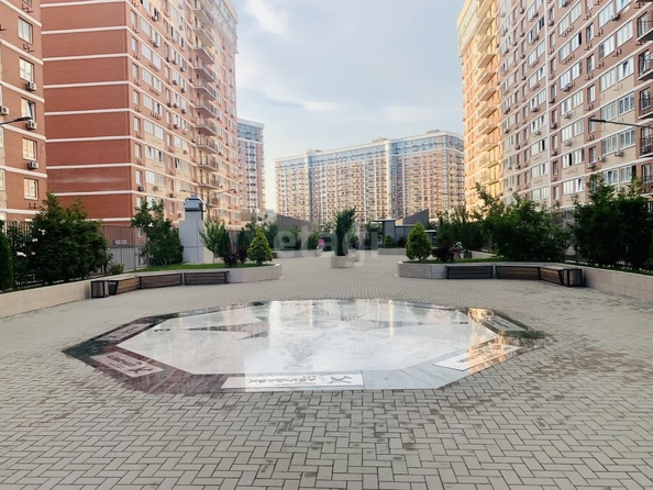 
   Продам 1-комнатную, 38.4 м², Западный Обход ул, 39/2

. Фото 2.