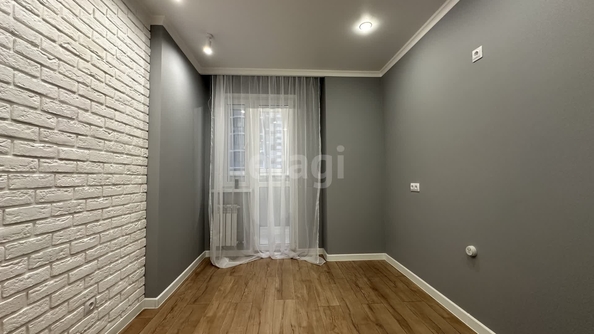 
   Продам 1-комнатную, 37.8 м², Адмиралтейский б-р, 3/3

. Фото 14.