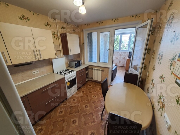 
   Продам 2-комнатную, 46 м², Мира (Адлерский р-н) ул, 12

. Фото 4.