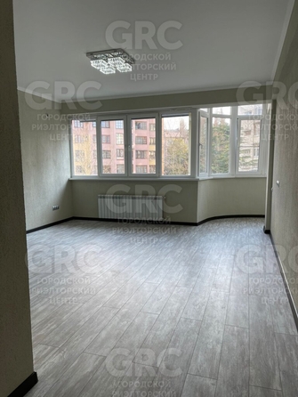 
   Продам 3-комнатную, 57 м², Туапсинская ул, 9/2

. Фото 2.