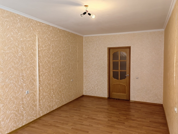 
   Продам 2-комнатную, 68 м², Владимирская ул, 140

. Фото 3.