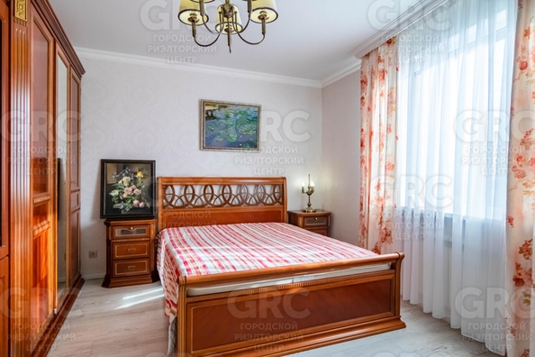 
   Продам 4-комнатную, 140 м², Ленина ул, 219/35

. Фото 13.