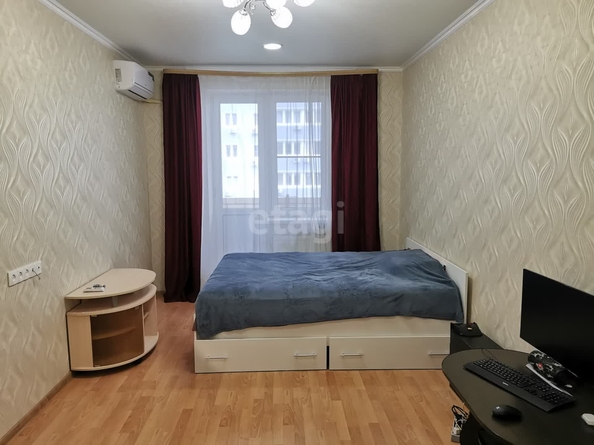 
   Продам 1-комнатную, 37.7 м², Сергея Есенина ул, 110/2

. Фото 2.