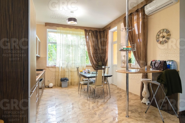 
   Продам дом, 280 м², Сочи

. Фото 3.