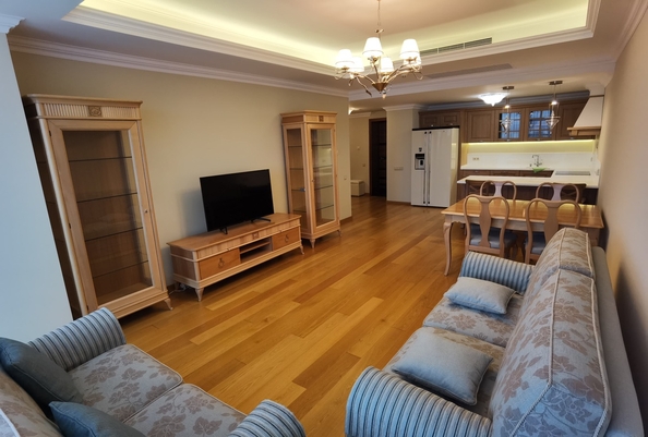 
  Продается 1-комн. квартира, 76 м², Революции пр-кт, д. 3
. Фото 3.