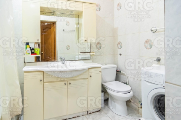 
   Продам 2-комнатную, 54 м², Гагарина ул, 48

. Фото 18.