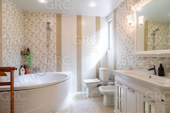 
   Продам дом, 357 м², Сочи

. Фото 48.