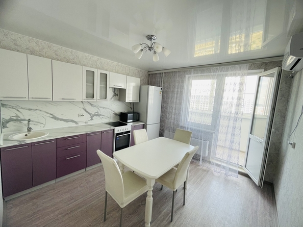 
  Продается 2-комн. квартира, 62 м², Ленина ул, д. 231
. Фото 8.
