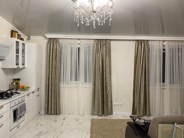 
  Продается 2-комн. квартира, 61 м², Толстого ул
. Фото 1.