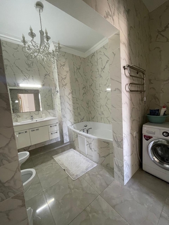 
  Продается 4-комн. квартира, 136 м², Новороссийская ул
. Фото 9.