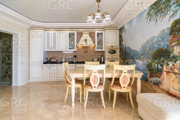 
  Продается 4-комн. квартира, 140 м², Ленина ул, д. 219/35
. Фото 3.