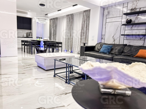 
  Продается 4-комн. квартира, 197 м², Кирова ул, д. 35
. Фото 2.
