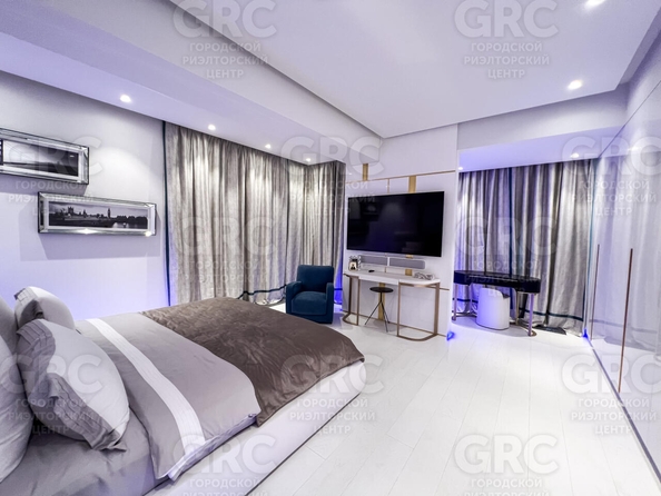 
  Продается 4-комн. квартира, 197 м², Кирова ул, д. 35
. Фото 17.
