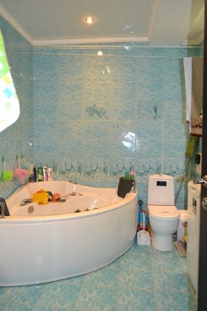 
  Продается 2-комн. квартира, 60 м², Лазурная ул, д. 18
. Фото 5.
