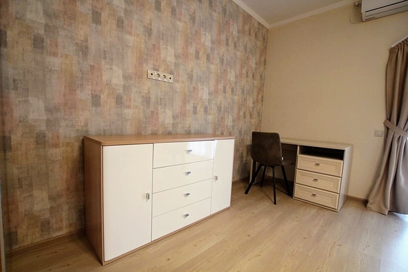 
  Продается 3-комн. квартира, 100 м², Крымская ул, д. 248
. Фото 7.