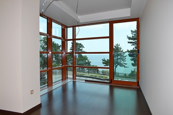 
  Продается 1-комн. квартира, 121 м², Революции пр-кт, д. 3
. Фото 2.