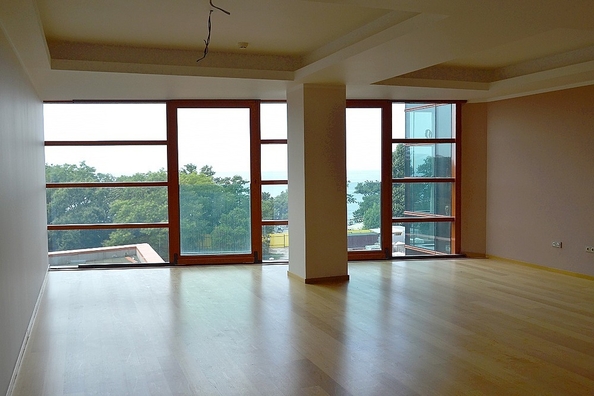 
  Продается 1-комн. квартира, 98 м², Революции пр-кт, д. 3
. Фото 1.