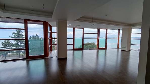 
  Продается 2-комнатный апартамент, 145 м², Революции пр-кт, д. 3
. Фото 2.