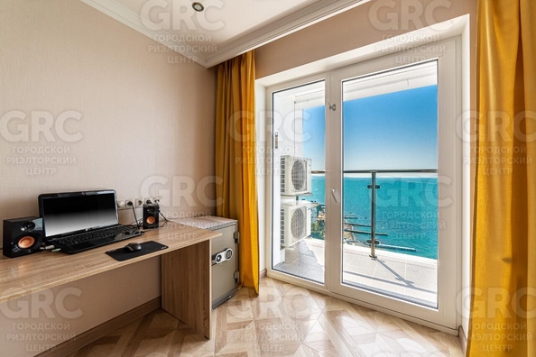 
  Продается 3-комн. квартира, 128 м², Черноморская ул, д. 10
. Фото 14.
