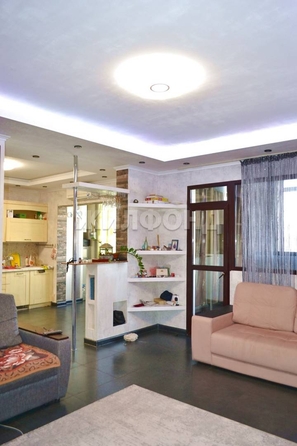 
   Продам 2-комнатную, 65 м², Амбровая ул, 33

. Фото 3.
