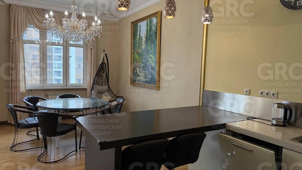 
  Продается 4-комн. квартира, 220 м², Войкова ул, д. 35
. Фото 2.