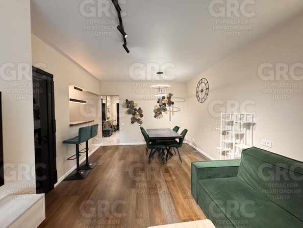 
  Продается 2-комн. квартира, 56 м², Туапсинская ул, д. 8
. Фото 1.