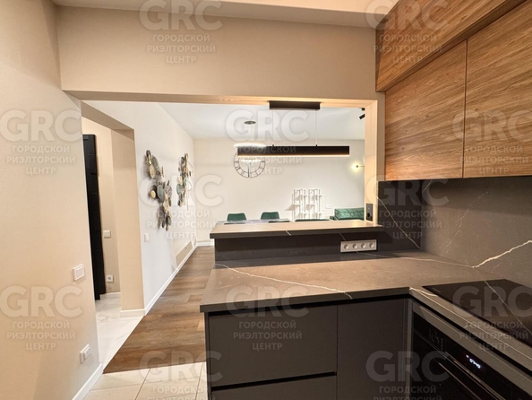 
  Продается 2-комн. квартира, 56 м², Туапсинская ул, д. 8
. Фото 9.