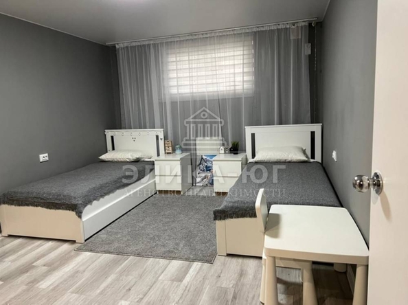 
   Продам 3-комнатную, 97 м², Строителей ул

. Фото 3.