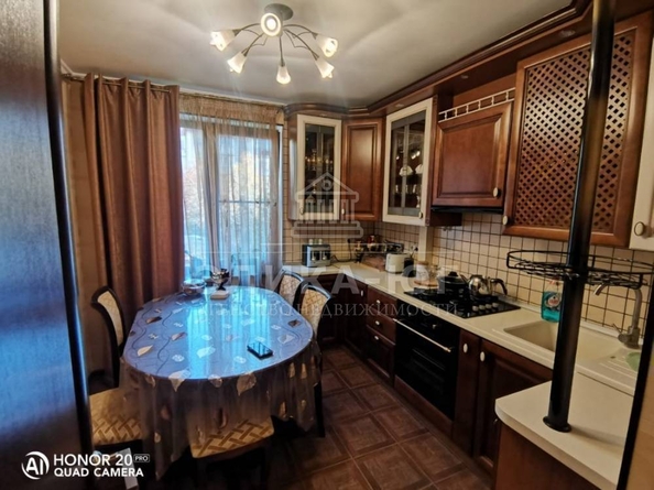 
   Продам 3-комнатную, 56 м², 2-й мкр

. Фото 4.